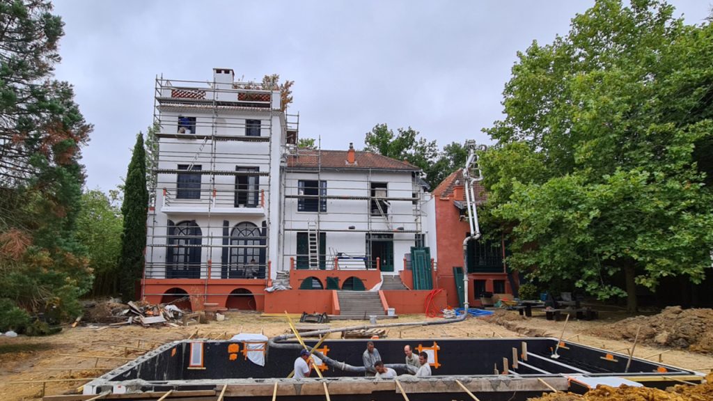 VERTIKAL : rénovation de façade et construction de piscine maçonnée